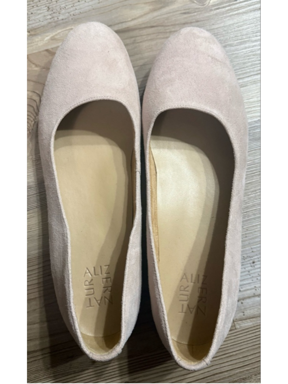 Women's Naturalizer Light Pink Suede Flats Size 10 - Picture 2 of 4